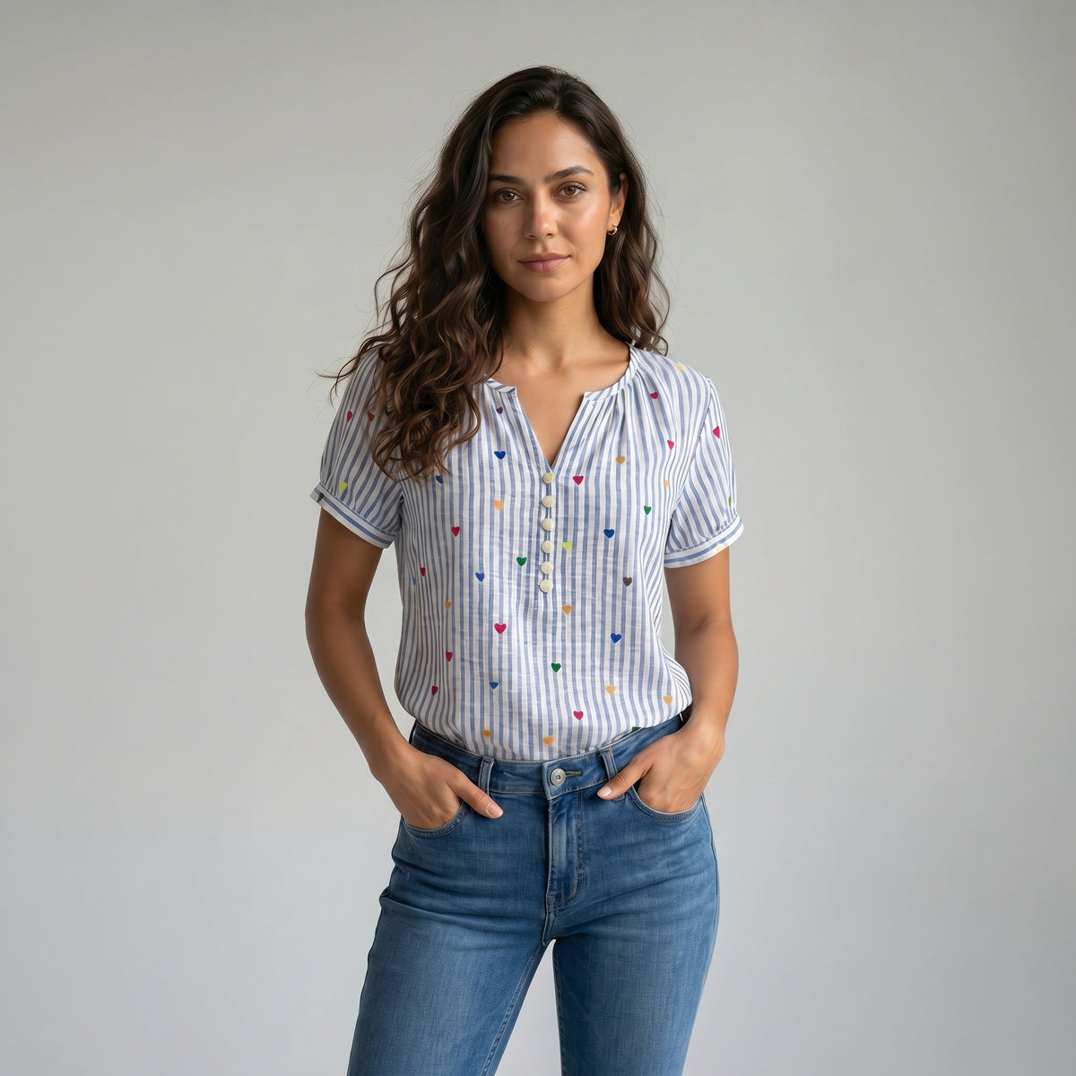 Blusa de rayas con estampado de corazones